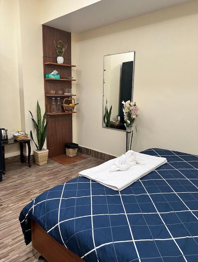 Iranyai Homestay Imphal Bagian luar foto