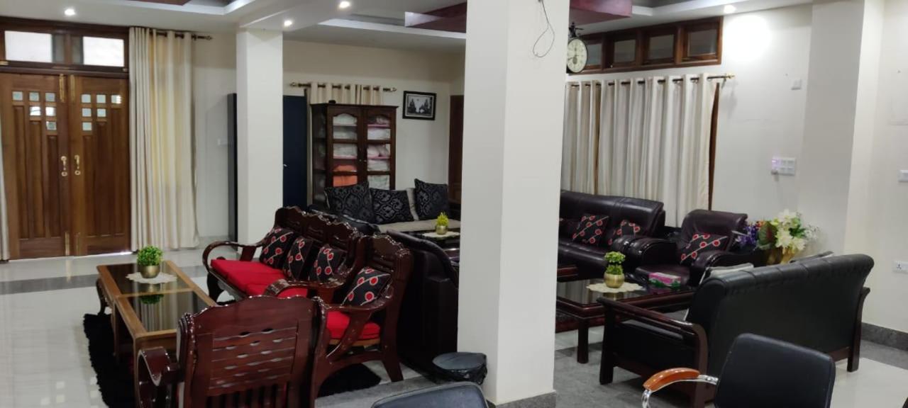 Iranyai Homestay Imphal Bagian luar foto