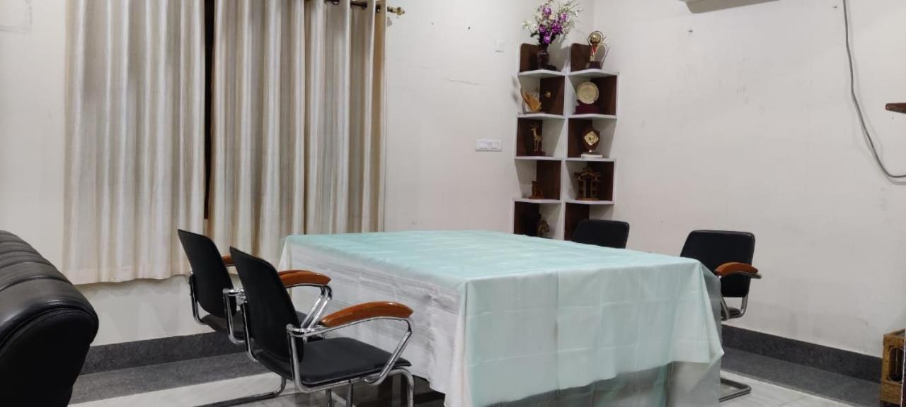 Iranyai Homestay Imphal Bagian luar foto