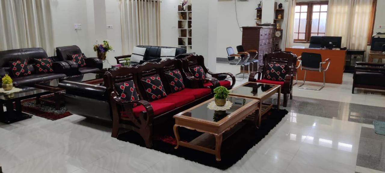 Iranyai Homestay Imphal Bagian luar foto