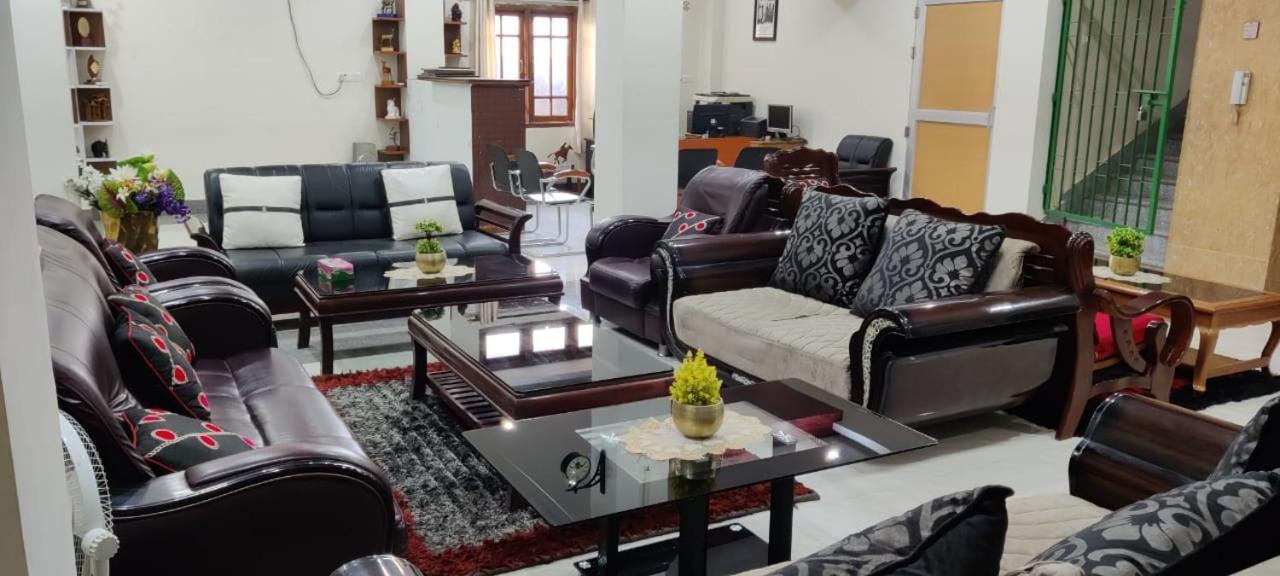 Iranyai Homestay Imphal Bagian luar foto