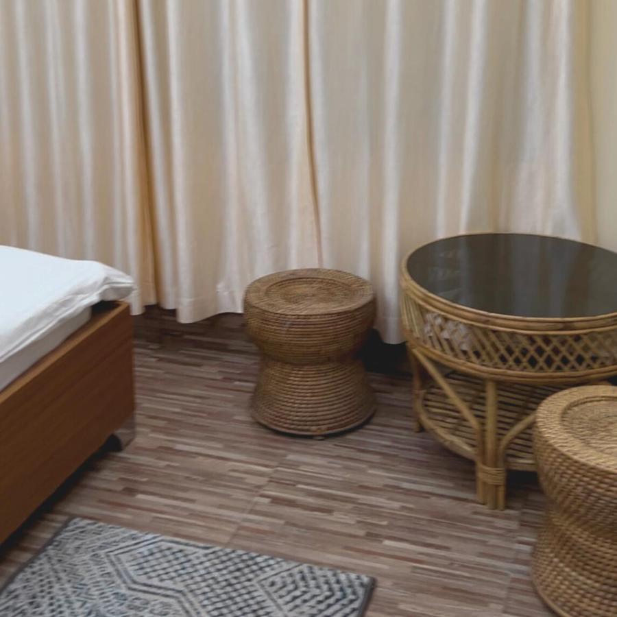 Iranyai Homestay Imphal Bagian luar foto
