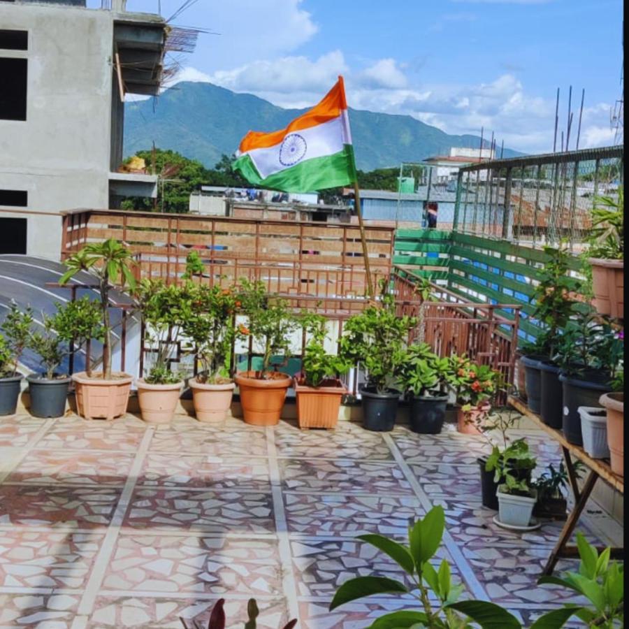 Iranyai Homestay Imphal Bagian luar foto