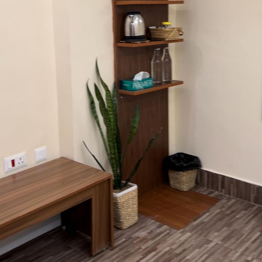 Iranyai Homestay Imphal Bagian luar foto
